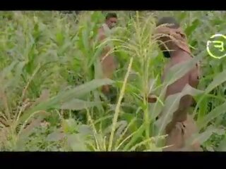 Amaka the fshat bushtër vizituar okoro në the fermë për i shpejtë goditje punë