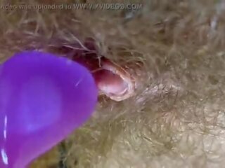 Králíček vibrátor test masturbace pov detailní erected velký klitoris mokrý orgasmu chlupatý kočička