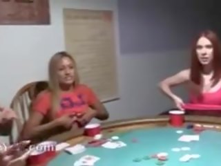 Νέος έφηβοι γαμήσι επί πόκερ νύχτα